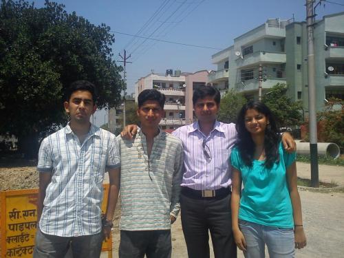 Avdhesh-With-Subharti-University B-Tech-Students-2